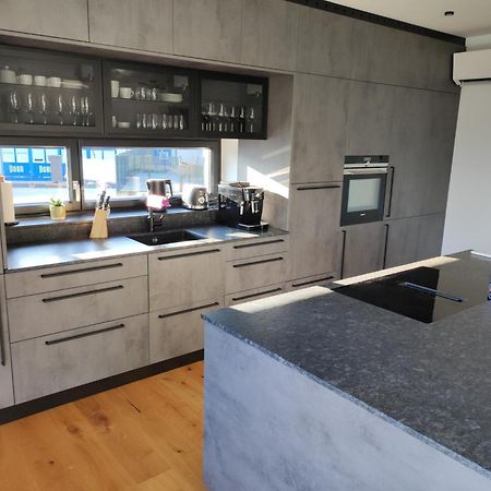 Luxurioeses Penthouse Mit Blick Auf Die Uno-City Und Dem Kaiserwasser. 3Schlafzimmer, 2 Baeder, Privat Lift Ins Apartment Vienna Luaran gambar