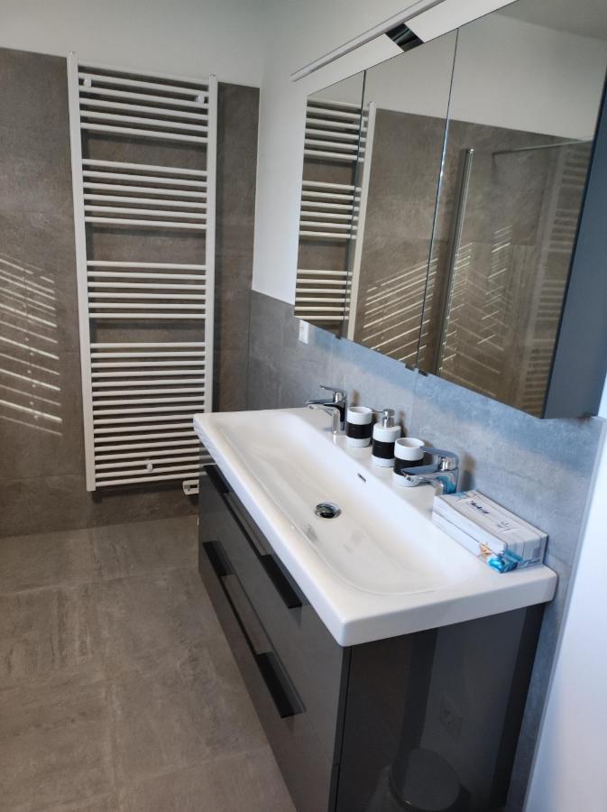 Luxurioeses Penthouse Mit Blick Auf Die Uno-City Und Dem Kaiserwasser. 3Schlafzimmer, 2 Baeder, Privat Lift Ins Apartment Vienna Luaran gambar