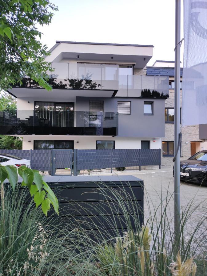 Luxurioeses Penthouse Mit Blick Auf Die Uno-City Und Dem Kaiserwasser. 3Schlafzimmer, 2 Baeder, Privat Lift Ins Apartment Vienna Luaran gambar