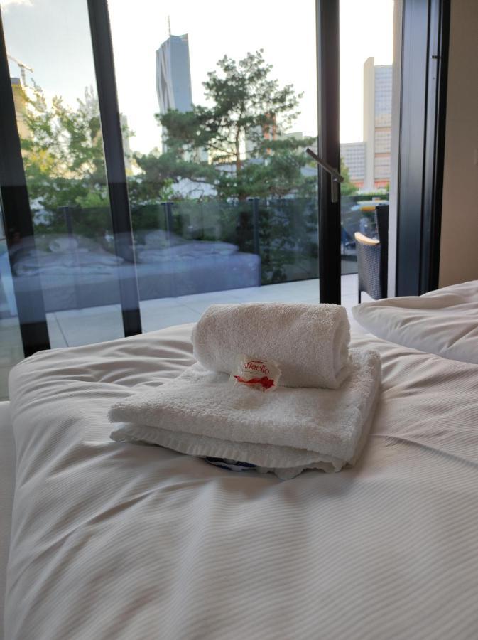 Luxurioeses Penthouse Mit Blick Auf Die Uno-City Und Dem Kaiserwasser. 3Schlafzimmer, 2 Baeder, Privat Lift Ins Apartment Vienna Luaran gambar