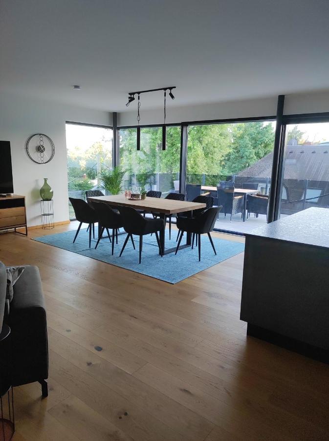 Luxurioeses Penthouse Mit Blick Auf Die Uno-City Und Dem Kaiserwasser. 3Schlafzimmer, 2 Baeder, Privat Lift Ins Apartment Vienna Luaran gambar