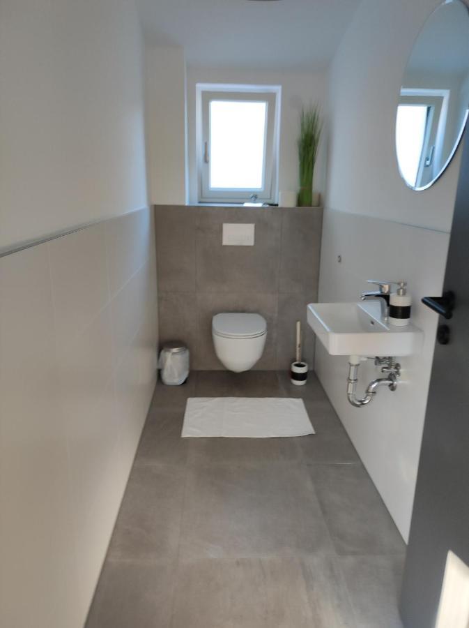 Luxurioeses Penthouse Mit Blick Auf Die Uno-City Und Dem Kaiserwasser. 3Schlafzimmer, 2 Baeder, Privat Lift Ins Apartment Vienna Luaran gambar
