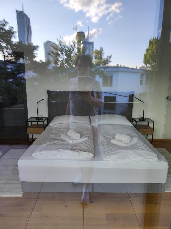 Luxurioeses Penthouse Mit Blick Auf Die Uno-City Und Dem Kaiserwasser. 3Schlafzimmer, 2 Baeder, Privat Lift Ins Apartment Vienna Luaran gambar